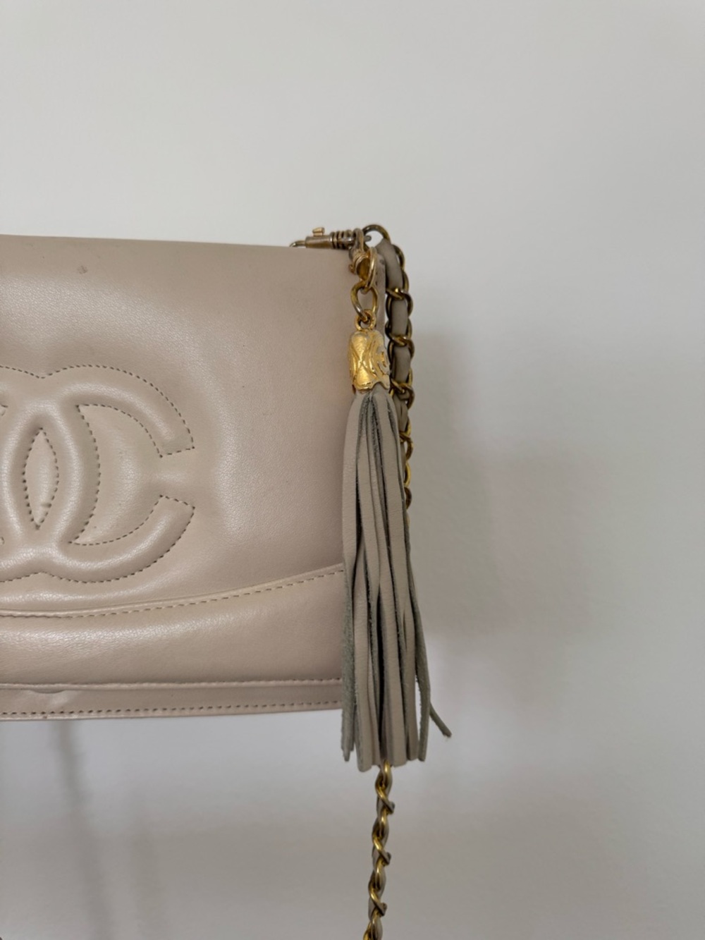 Vintage Chanel Pre-1986 CC Logo Lambskin Crossbody with Gold Tassel - Picture 3 of 16